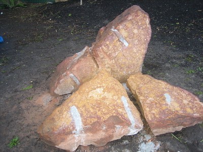 Rock split into smaller pieces after using Expando